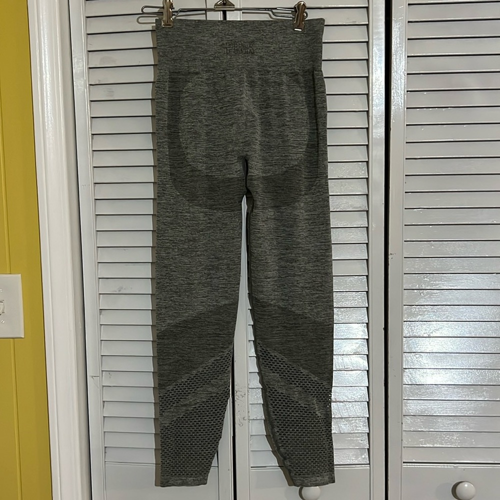 PINK Victoria’s Secret Size Medium Seamless Grey Leggings